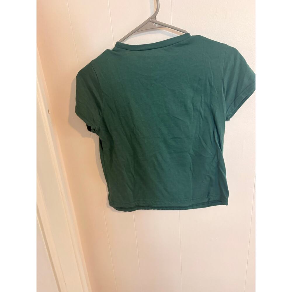 Green top - Picture 3 of 3